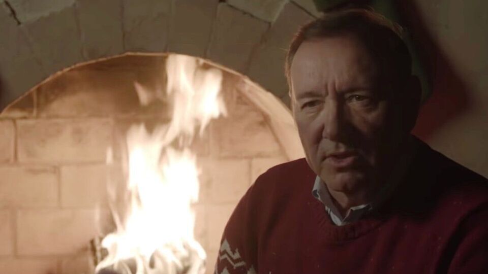 Спейси: Вы же не думали, что я упущу возможность пожелать вам веселого Рождества, не так ли?