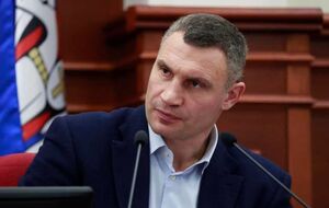 Кличко: Строители без выходных работают и днем и ночью