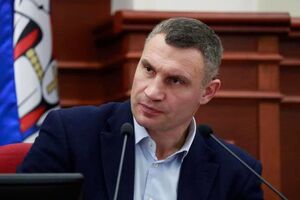 Кличко: Будівельники без вихідних працюють і вдень, і вночі
