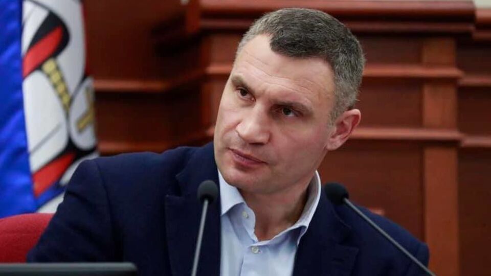 Кличко: Будівельники без вихідних працюють і вдень, і вночі