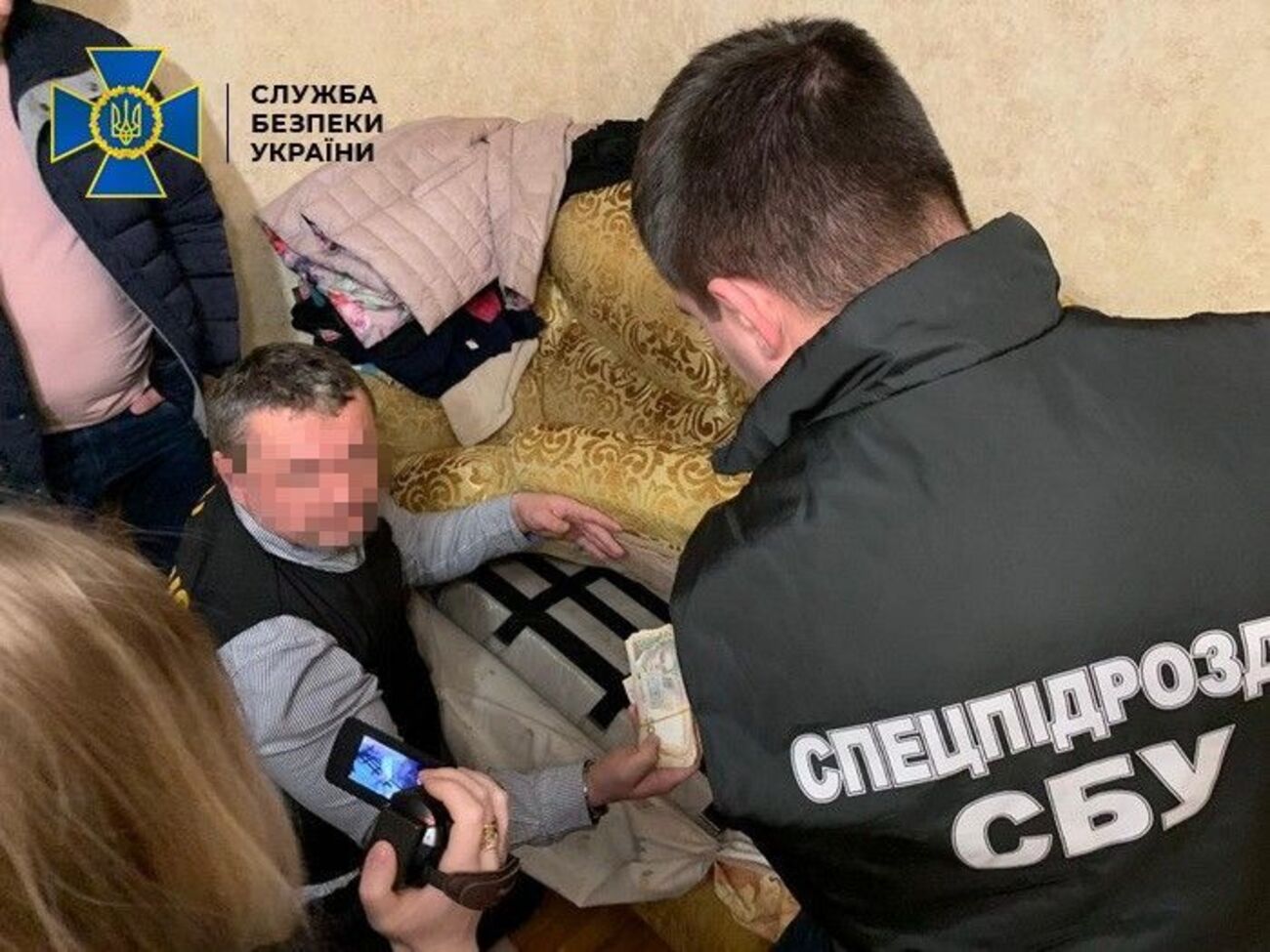 Чиновник за 40 тыс. грн обещал повлиять на работников военкомата, чтобы помочь призывнику уклониться от службы