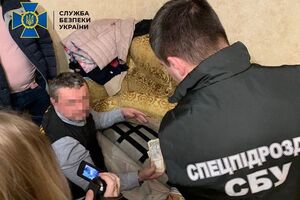 Чиновник за 40 тыс. грн обещал повлиять на работников военкомата, чтобы помочь призывнику уклониться от службы