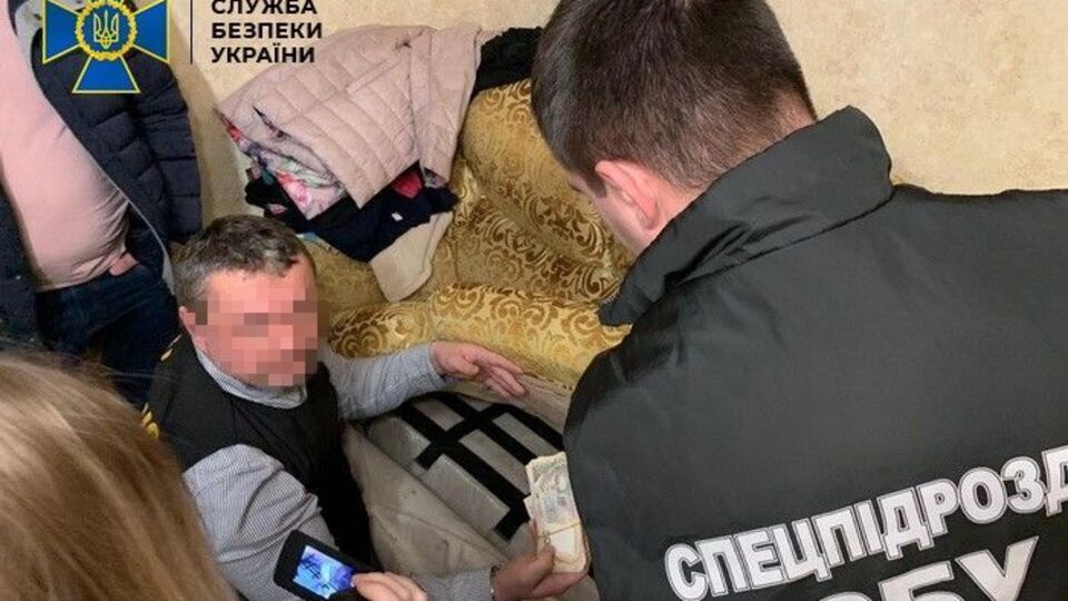 Посадовець за 40 тис. грн обіцяв вплинути на працівників військкомату, щоб допомогти призовнику ухилитися від служби