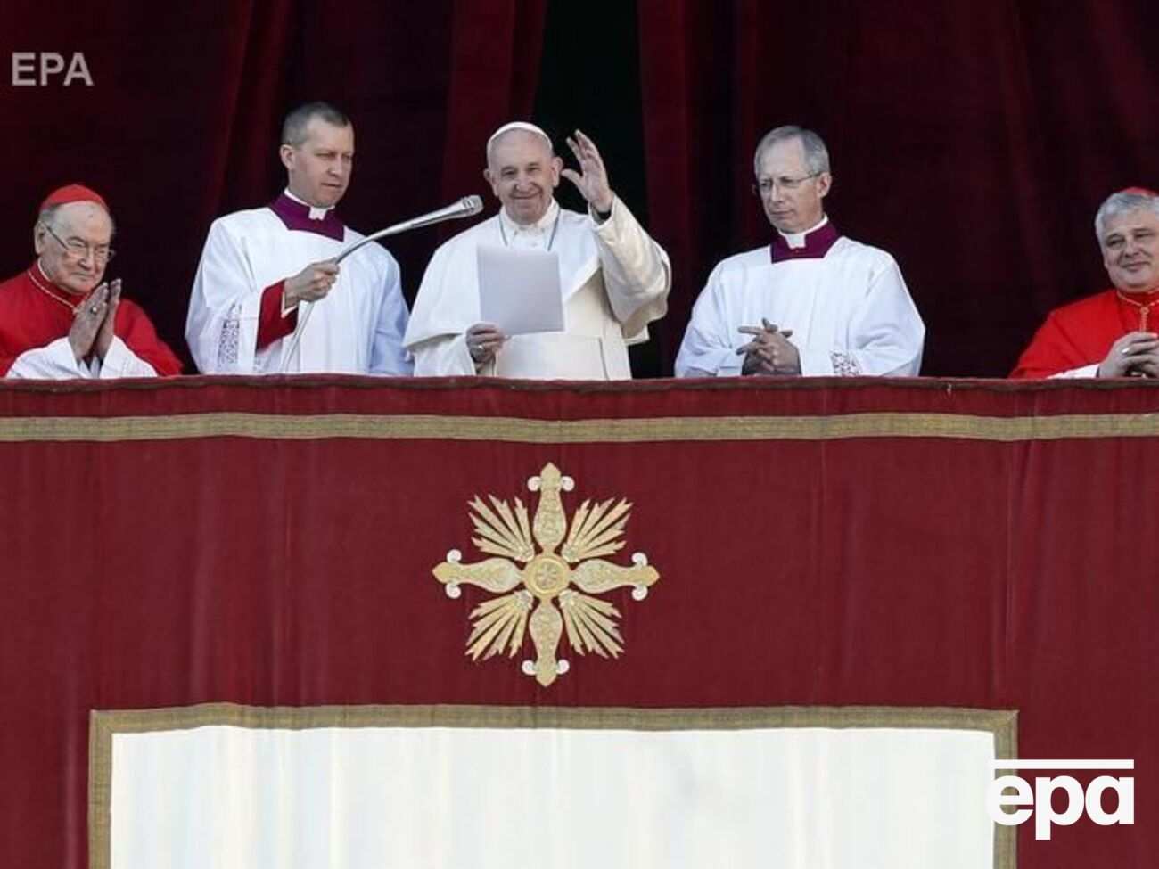 Папа римский Франциск в рождественском обращении призвал к миру