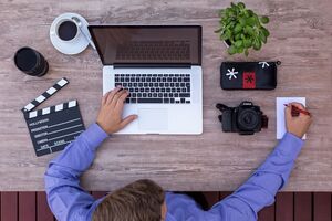 В 2015 году ученый выложил ряд файлов, которые экспертиза признала порнографическими