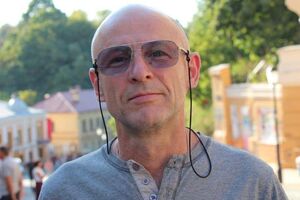 У спину Павелку дихає страх розплати. Тому його фейкомети цілодобово засмічують інтернет примітивними страшилками про Суркісів