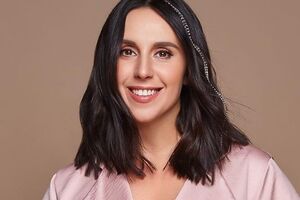 Джамала: Наряд на новогодние праздники мне всегда подбирала мама. Но, как видите, любовь к яркой одежде и аксессуарам у меня была всегда