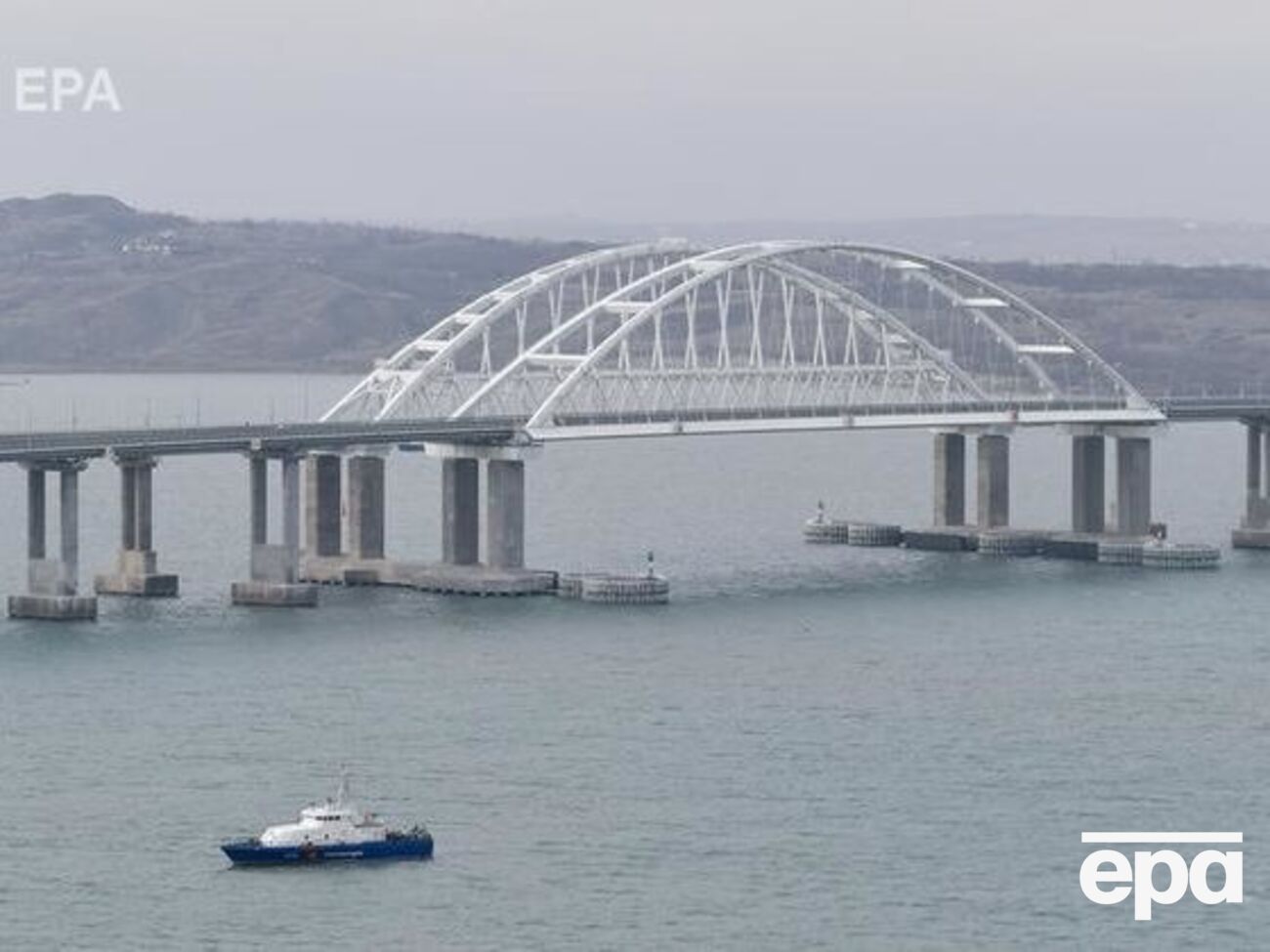 Міст через Керченську протоку, який з'єднує анексований Крим і Краснодарський край Росії, відкрили у травні 2018 року