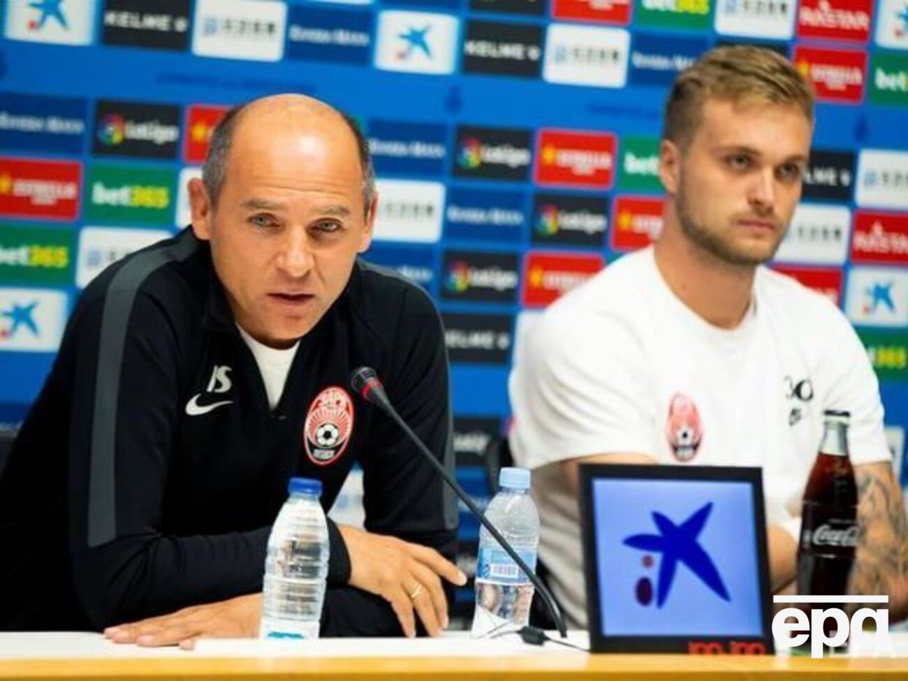 Скрипник (ліворуч) привів "Зорю" до перемоги над "Динамо"