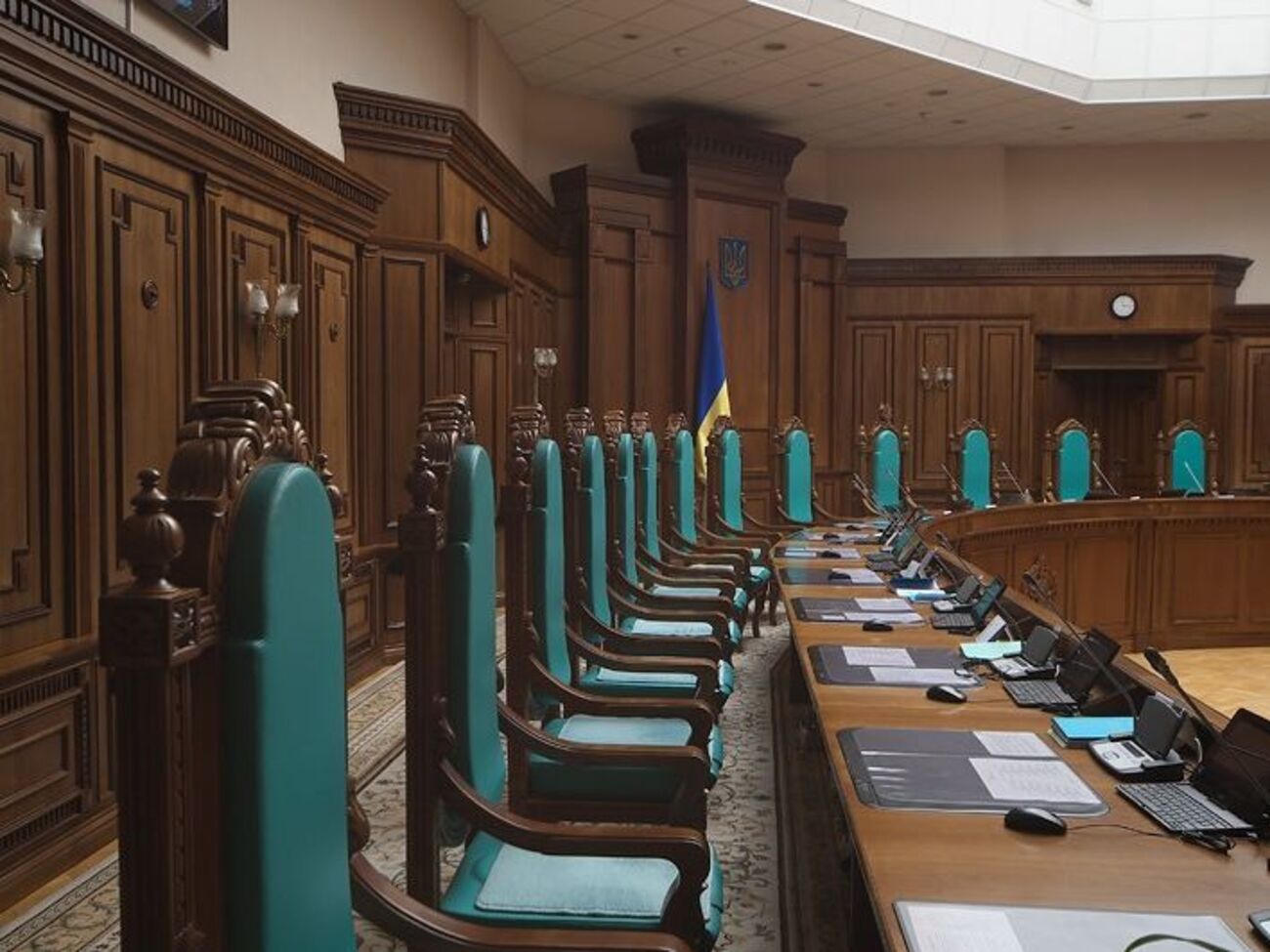 КСУ признал неконституционным законопроект о лишении нардепов мандата за кнопкодавство и прогулы