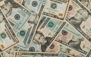 $230 млн Нацбанк выкупил, проведя аукцион, еще $470 млн – с помощью традиционных интервенций