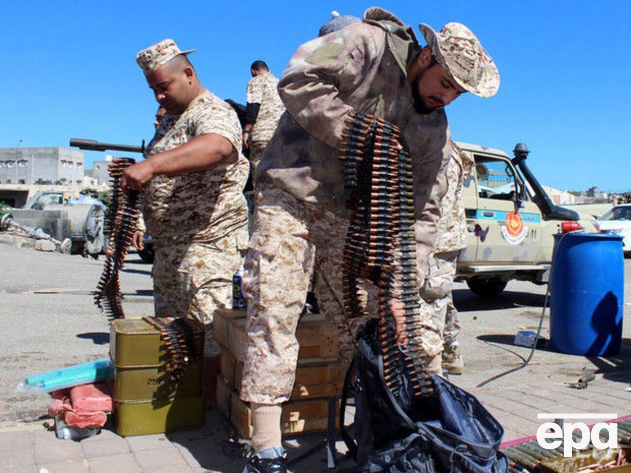 Подконтрольные правительству Ливии военные держат оборону Триполи