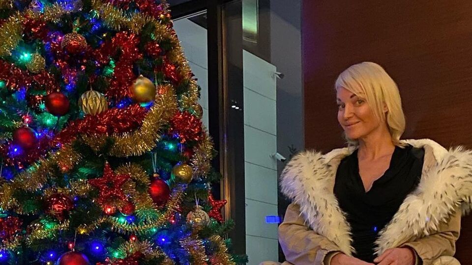 Волочкова: Для того чтобы шпагат был таким стройным, для начала необходимо свое тело привести в соответствие, много физически трудиться и найти силу воли не жрать