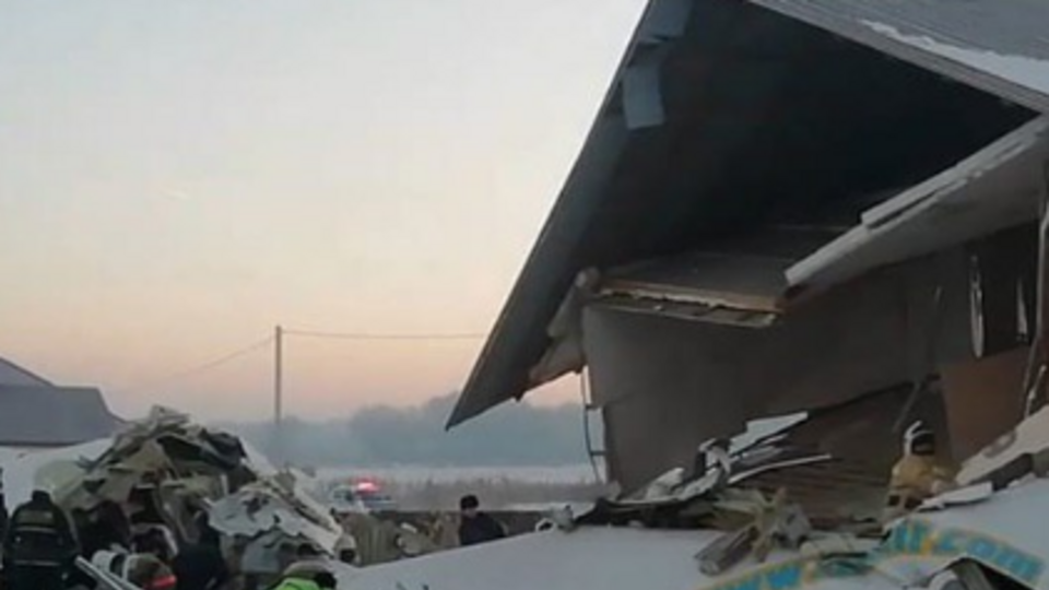 Бригады скорой помощи в больницы доставили 66 пассажиров разбившегося самолета