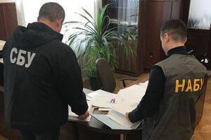 Обыски проходят в помещениях АМПУ, филиалах ведомства, а также по месту проживания чиновников в Киеве, Одессе и Одесской области