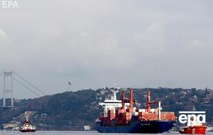 Контейнеровоз пришлось взять на буксир