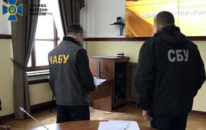 По версии следствия, чиновники, возможно, предоставили иностранной компании незаконное преимущество