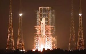 Китай в третий раз запустил ракету "Чанчжэн-5"