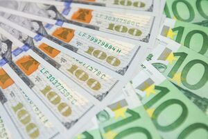 НБУ снизил курс гривны к иностранным валютам