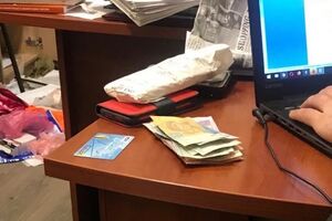 У Миколаєві чиновницю спіймали на хабарі