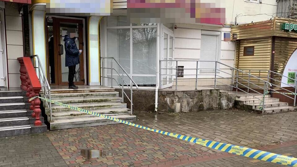 Співробітника пошти госпіталізували з пораненням