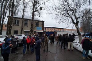 Під Лук'янівським СІЗО залишаються активісти