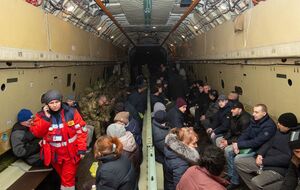 Самолет с украинцами вылетел с военного аэродрома Чугуева