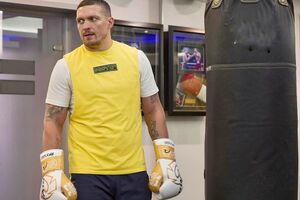 Усик дебютував у суперважкій вазі 13 жовтня