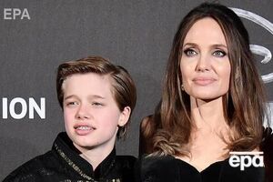 Шайло (на фото ліворуч) позиціонує себе як Джона