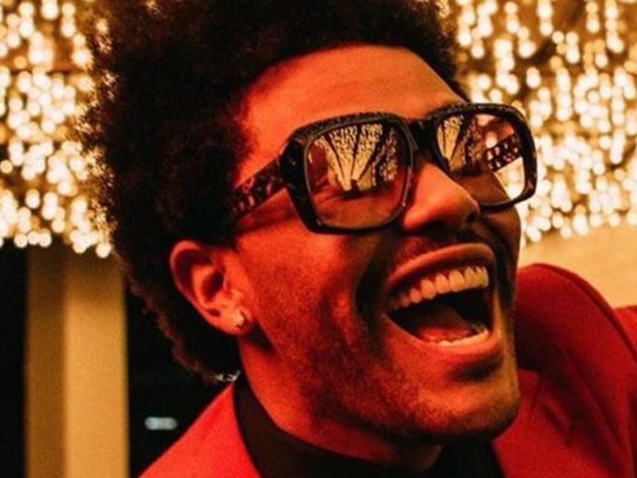 The Weeknd з'являється в кадрі під час розваг у нічних клубах і казино