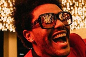 The Weeknd з'являється в кадрі під час розваг у нічних клубах і казино