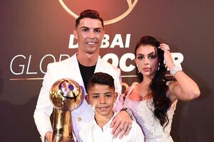 Роналду: Очень эмоциональный момент для меня – разделить эту награду со своей семьей