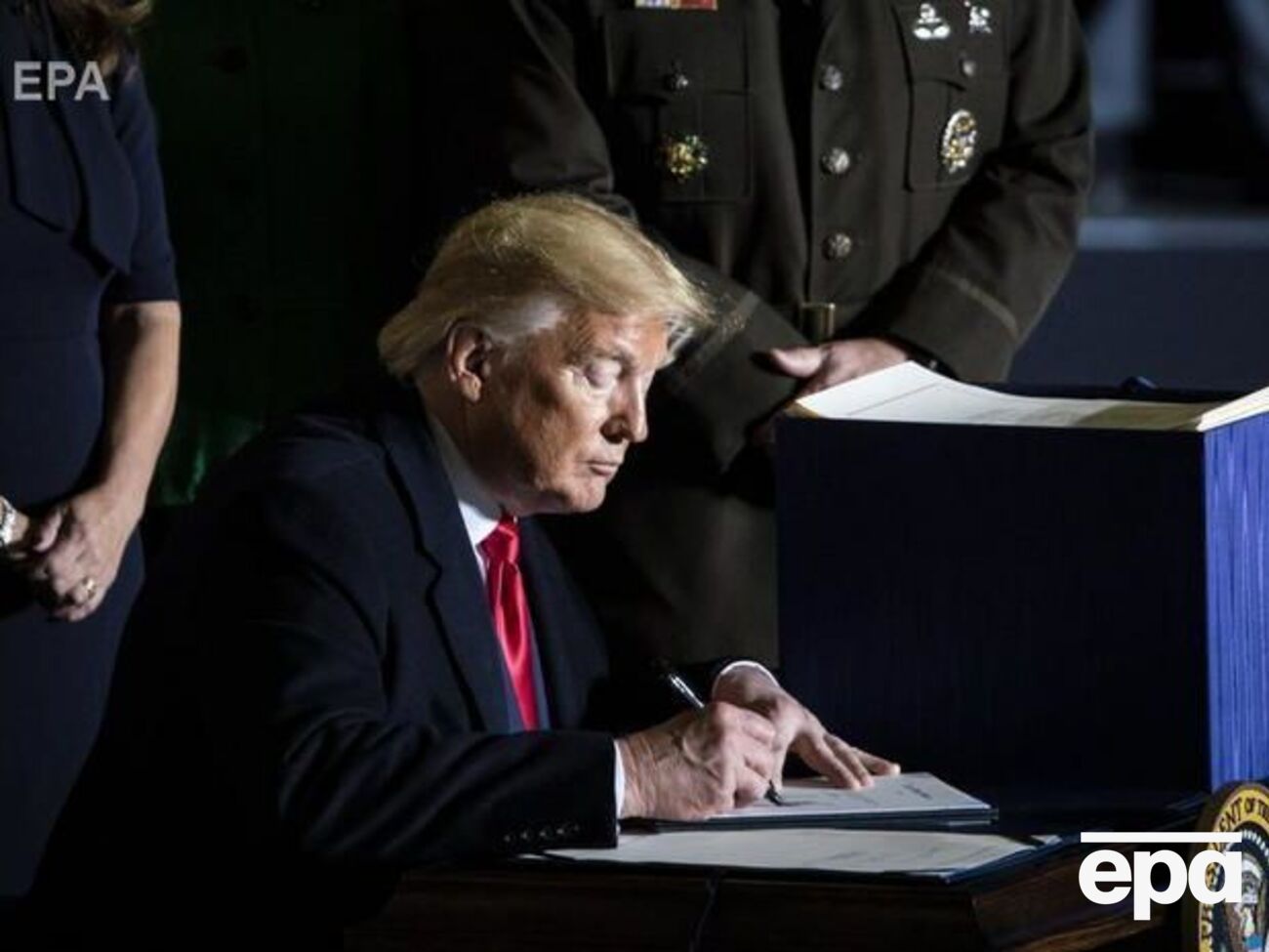 Трамп наприкінці серпня ухвалив рішення переглянути програму надання допомоги Україні