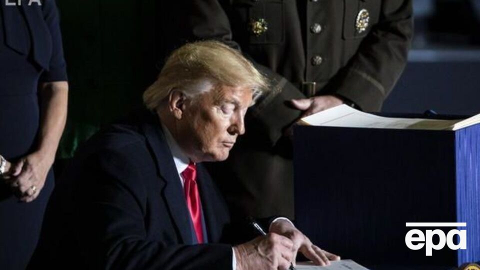 Трамп наприкінці серпня ухвалив рішення переглянути програму надання допомоги Україні