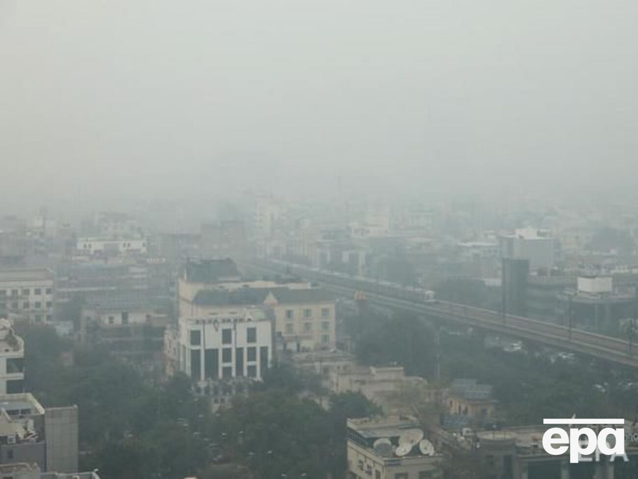 Столица Индии покрылась смогом из-за холода и загрязнения воздуха