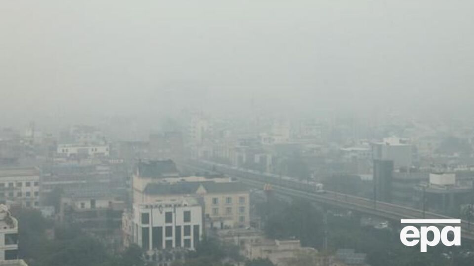 Столиця Індії покрилася смогом через холод і забруднення повітря