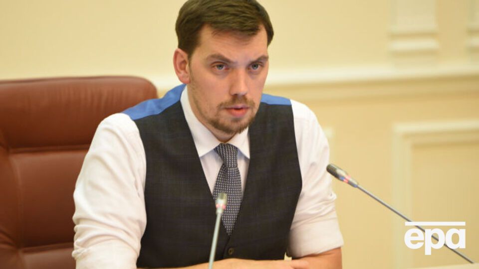На дорогах в Украине десятилетиями воровали, поэтому у нас такие плачевные результаты, заявил премьер