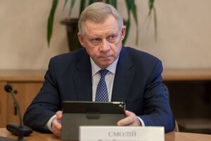 Смолий отметил, что в 2019 году гривна укрепилась, "пожалуй, впервые в истории Украины"