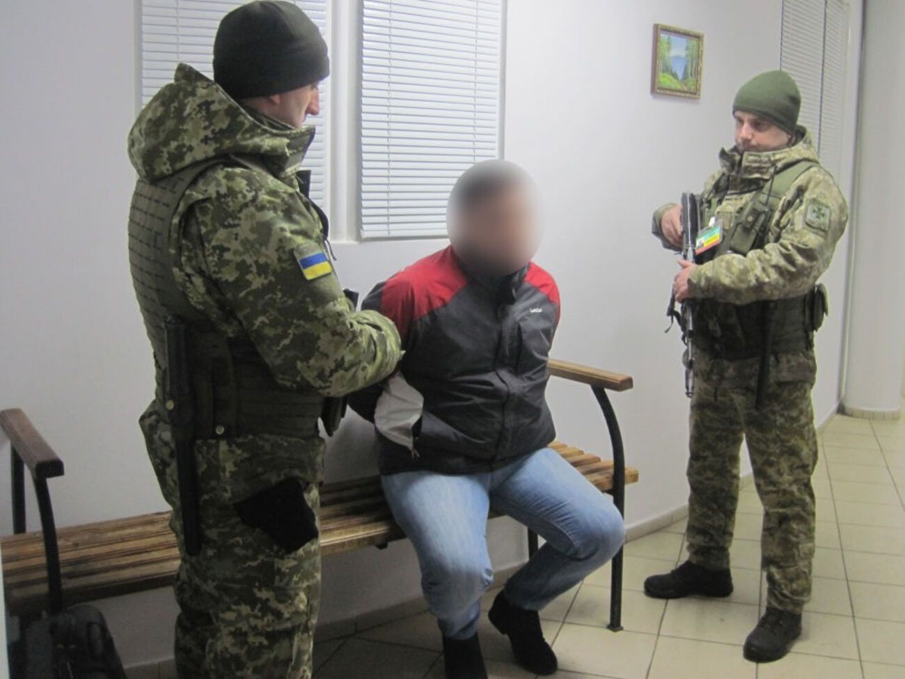 Затриманих передали співробітникам Нацполіції