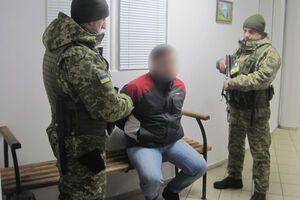 Затриманих передали співробітникам Нацполіції