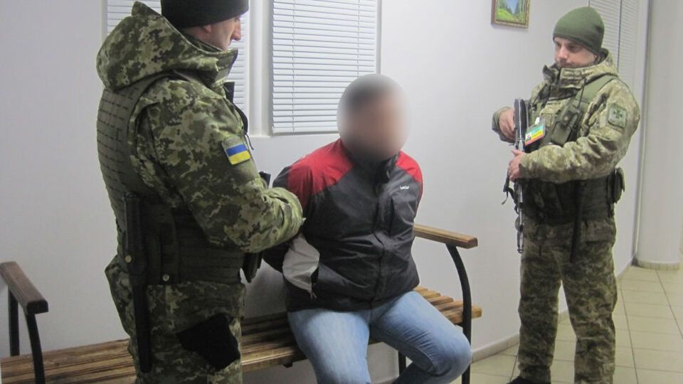 Затриманих передали співробітникам Нацполіції