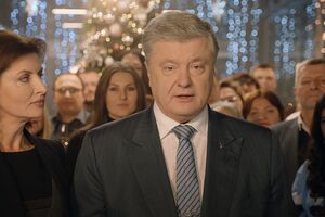 Порошенко: Хочу, чтобы в Новом году для каждого из нас сине-желтый флаг единства был более важным, чем партийные цвета