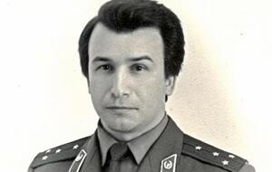 Автор книги "Заговор негодяев. Записки бывшего подполковника КГБ" Владимир Попов в годы службы в КГБ СССР