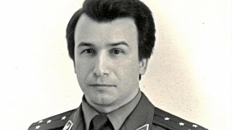 Автор книги "Змова негідників. Записки колишнього підполковника КДБ" Володимир Попов у роки служби у КДБ РСР