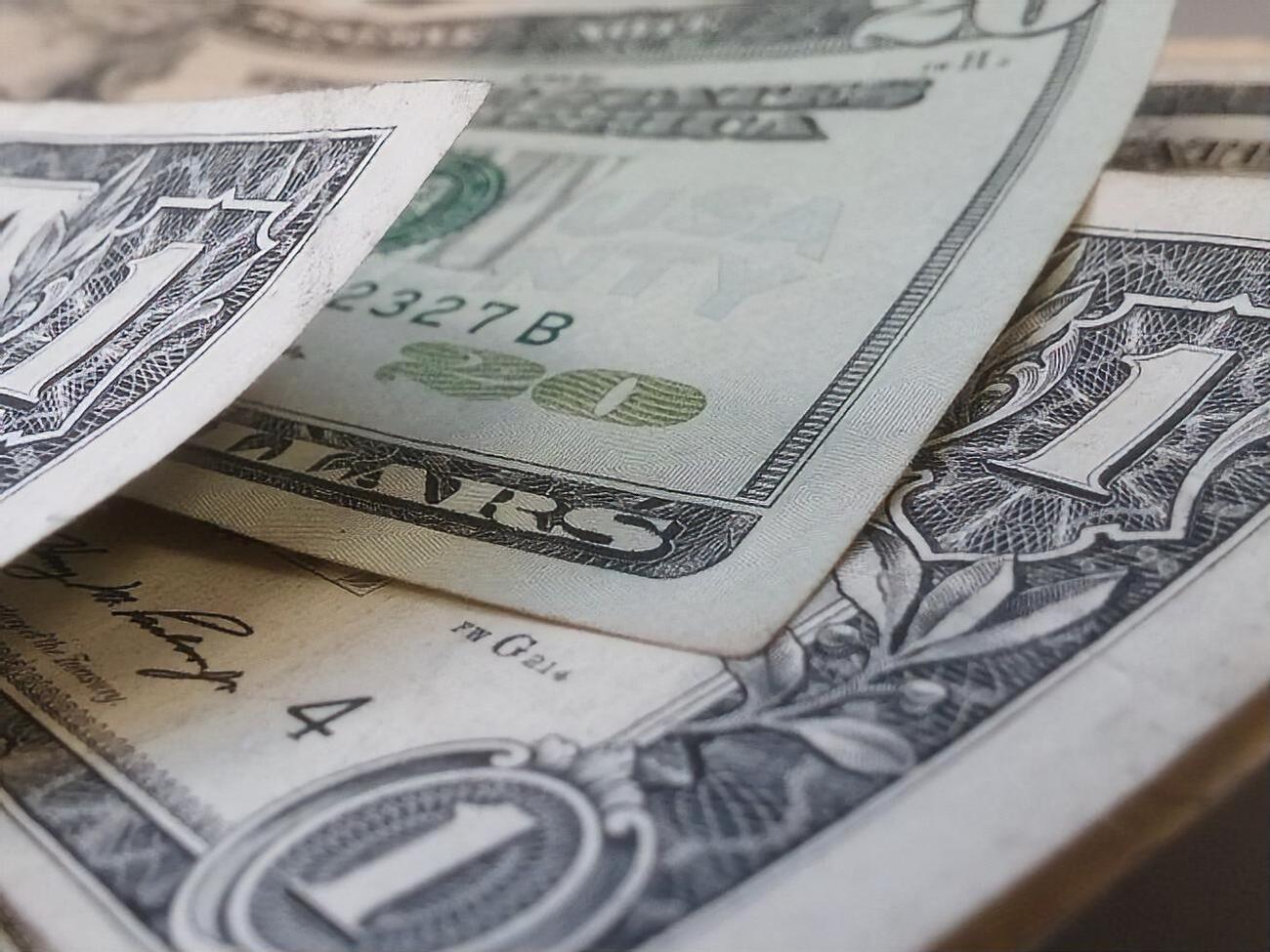 НБУ установил курс валют на 4 декабря