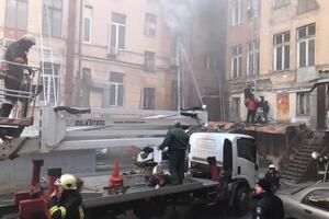 Площадь пожара ориентировочно составляет 2 тыс. м²