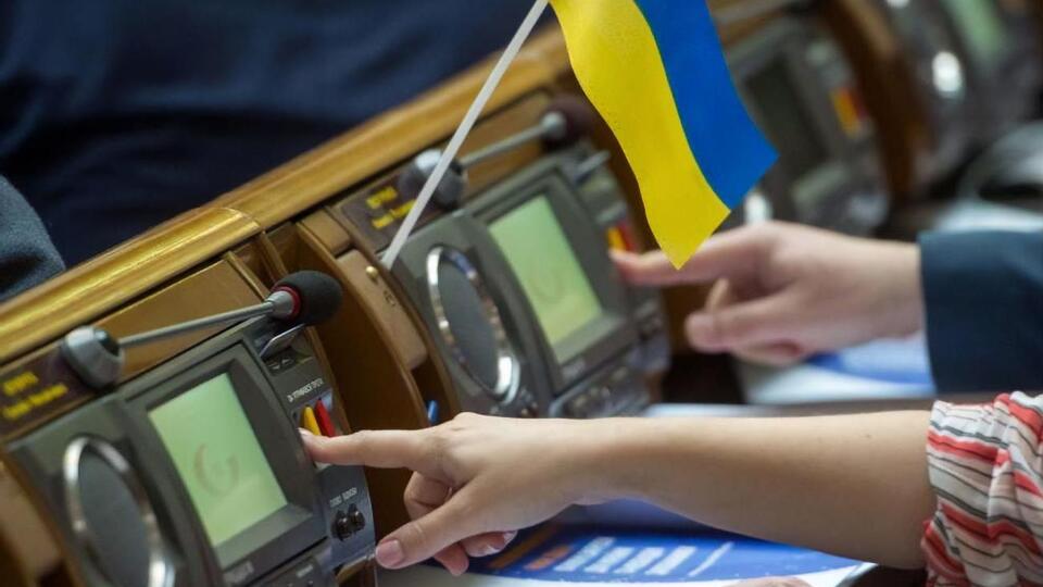 Із 1 січня 2020 року народних депутатів України буде позбавлено недоторканності