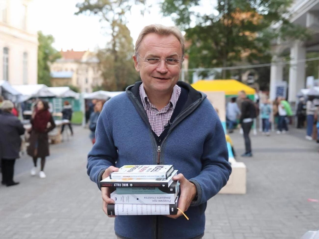 Садового подозревают в злоупотреблении властью