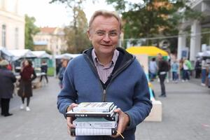 Садового подозревают в злоупотреблении властью