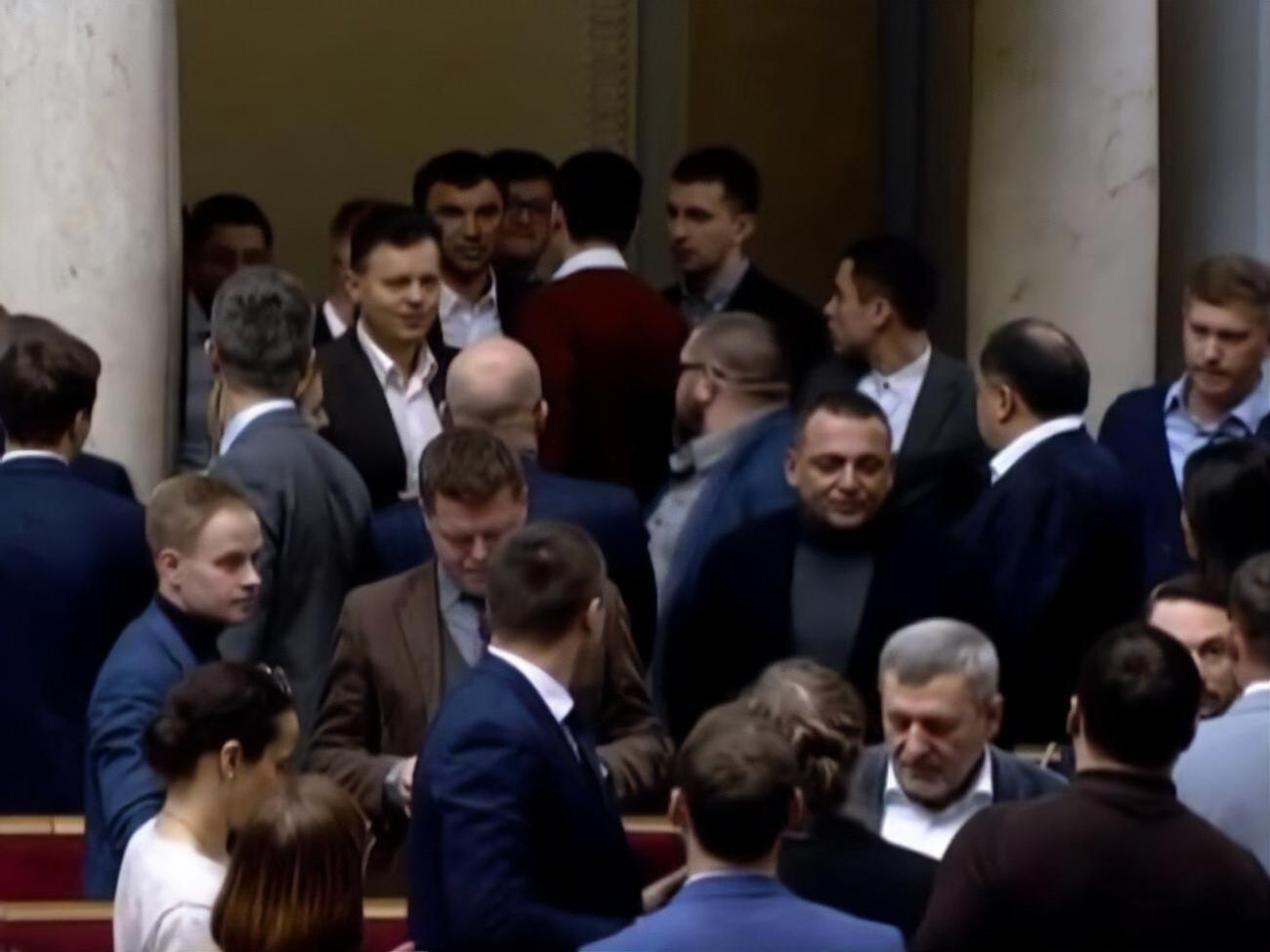 Драка произошла в углу сессионного зала Рады